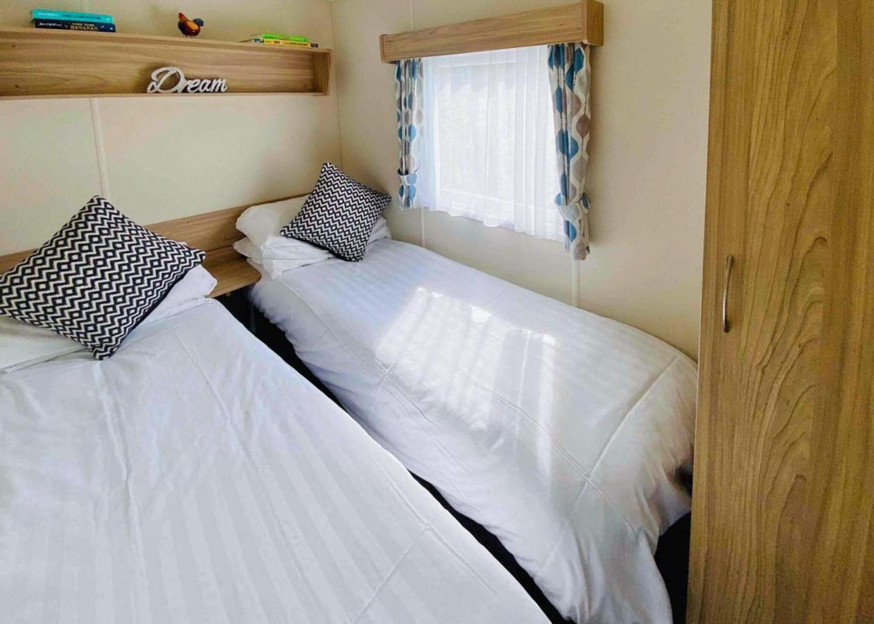 Отель Docker Holiday Park Карнфорт Экстерьер фото